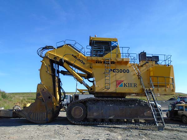 Inspecting a PC3000 at Kier mining for PHU BIA mining
